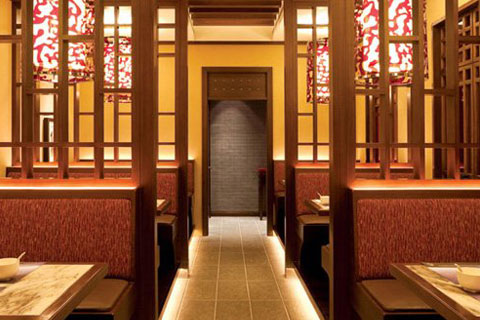 中式餐厅装修效果图，有一种向往自然的温馨感受